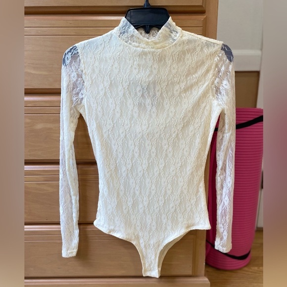 Ballet Core🩰 Ivory lace long sleevebodysuit, size XSMALL - Picture 2 of 9